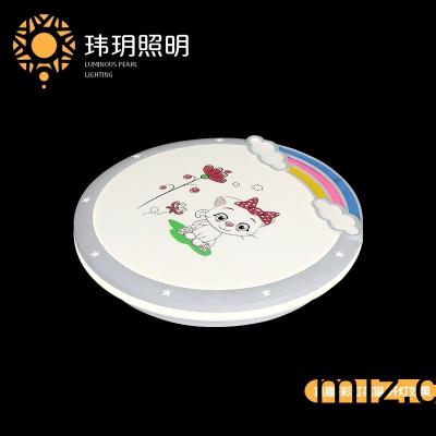 Led吸(xi)頂(ding)燈廠(chang)傢(jia)的(de)吸(xi)頂(ding)燈(deng)有哪(na)些創(chuàng)新(xin)