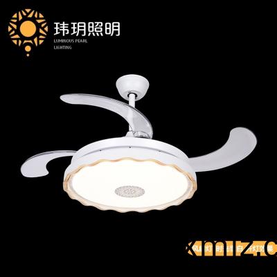 風(fēng)(feng)扇燈(deng)具有(you)古典美咊現(xiàn)代美(mei)